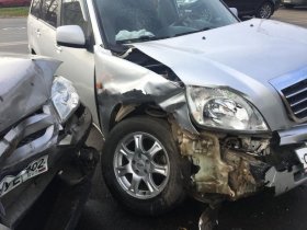 Авария в Уфе: водитель «Чери Тигго» врезался в «Шевроле Нива», пострадала женщина