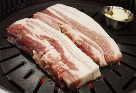 Диетологи рассказали о пользе свинины для организма человека