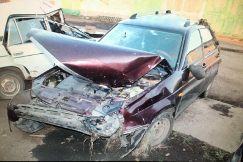 В Мелеузовском районе двое сельчан угнали легковушку, чтобы добраться на свидание и попали в аварию