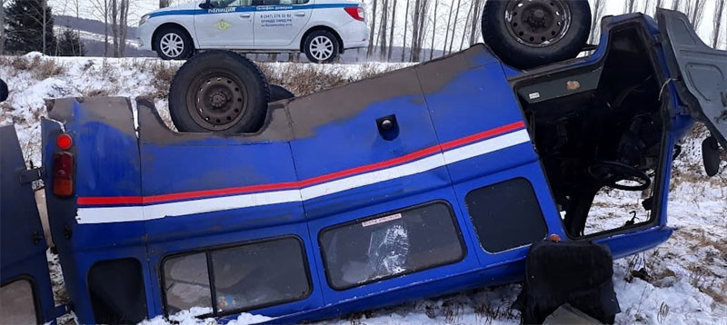 В Буздякском районе автомобиль "Почты России" попал в аварию, 7 человек пострадали