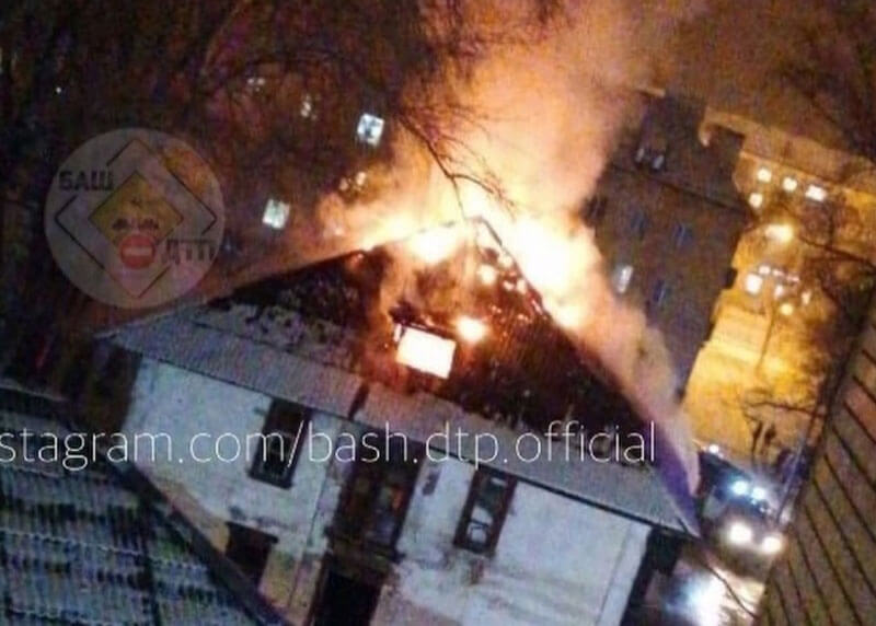 В Уфе загорелся двухэтажный дом по улице Шота Руставелли | видео