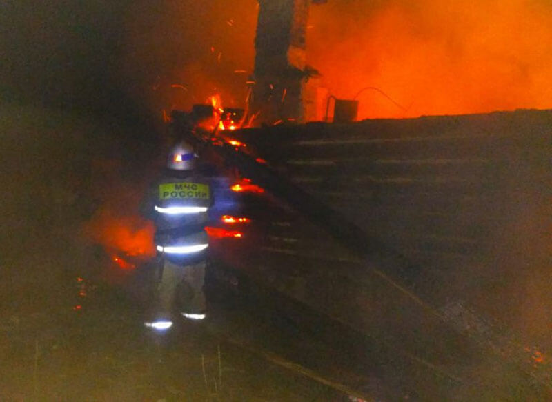 В Баймакском районе три человека погибли при пожаре в деревянном доме