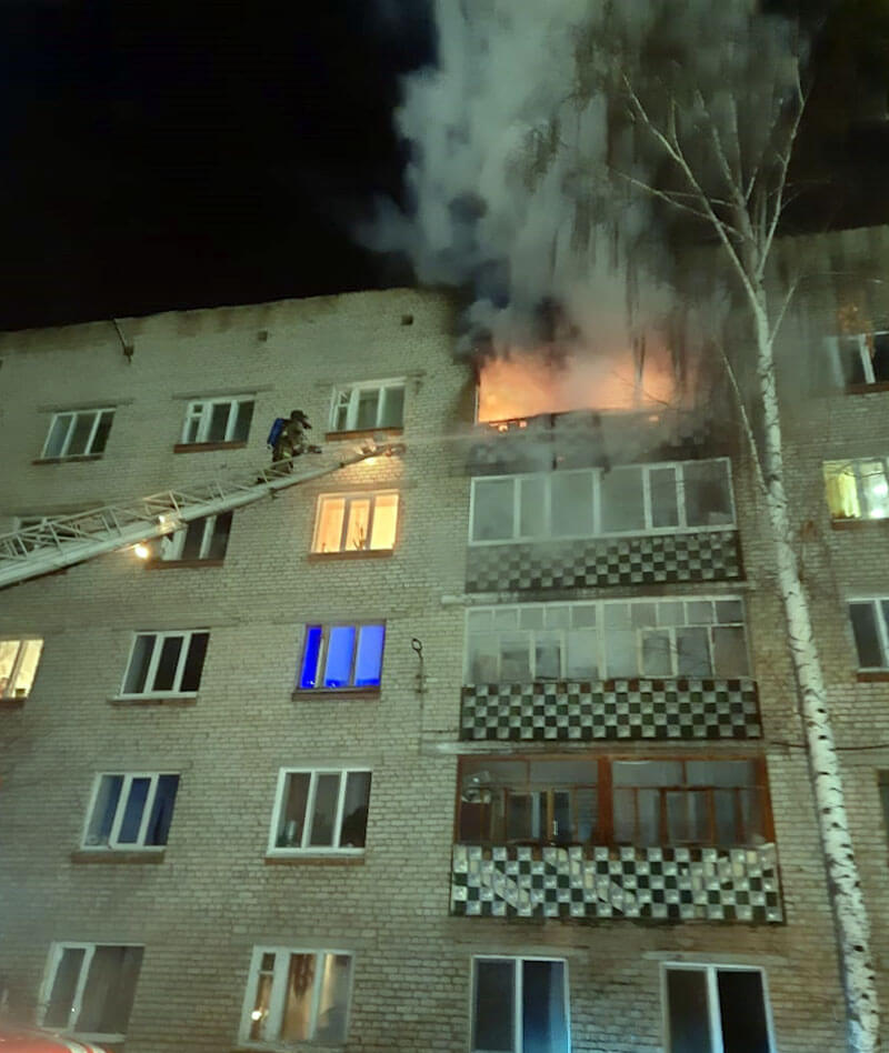 В Нефтекамске из пожара в многоэтажном доме ночью эвакуировали 16 человек