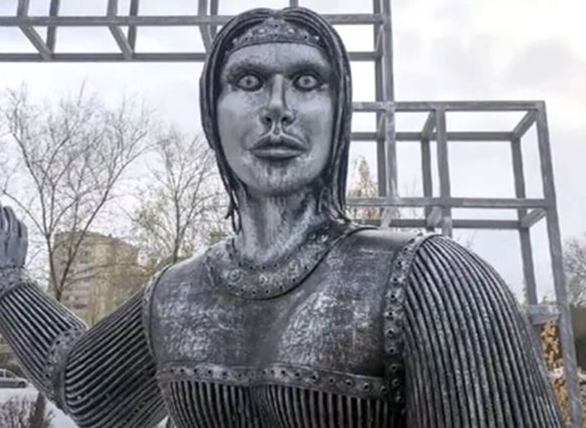 "Башспирт" хочет купить скандально известный памятник Аленке и установить его на площади в Уфе