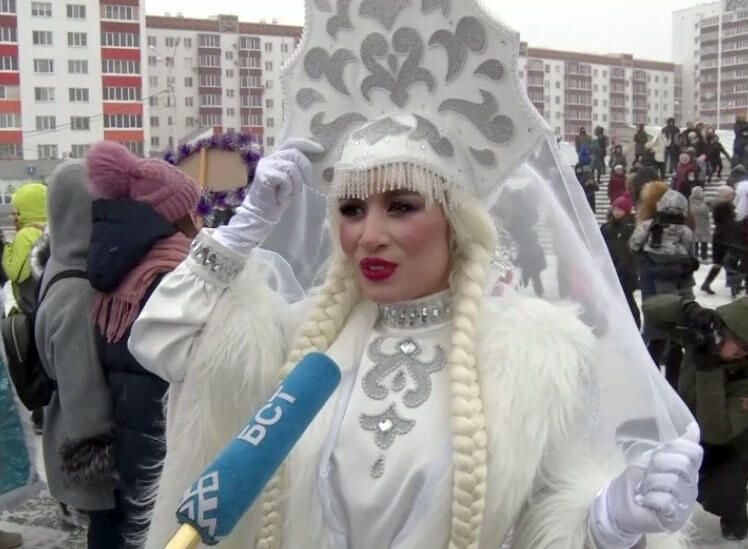 Стала известна победительница парада Снегурочек в Уфе