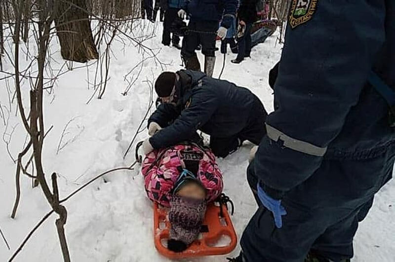 Уфимка и ее дочь оказались в больнице после катания на нелегальной горке