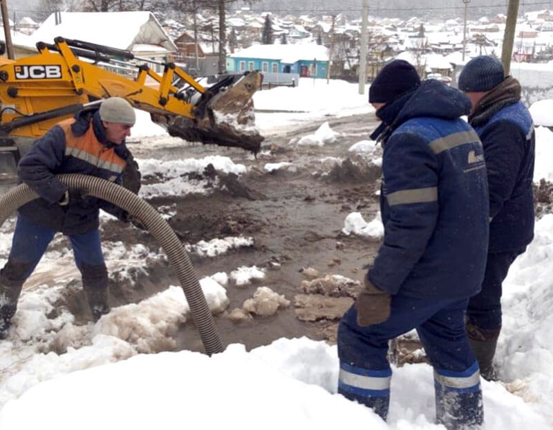 Жители Белорецка остались без воды, из-за лопнувшей трубы водопровода