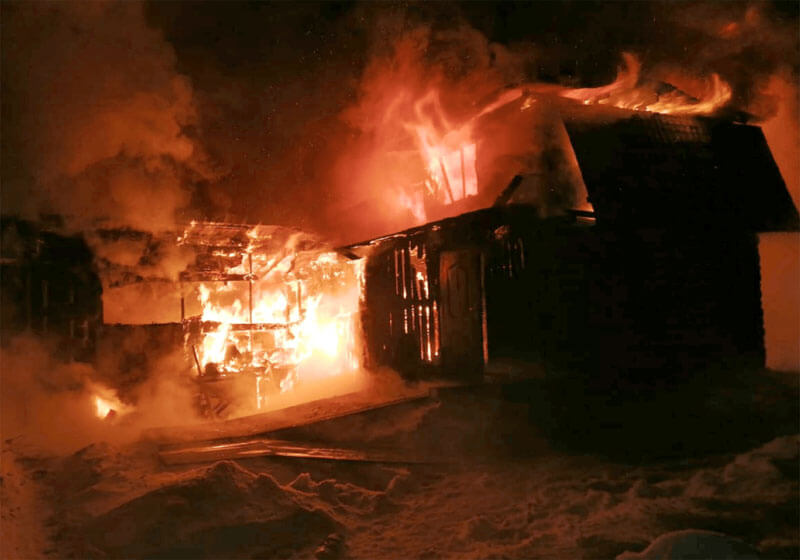 В Белорецком районе сгорели дом и баня