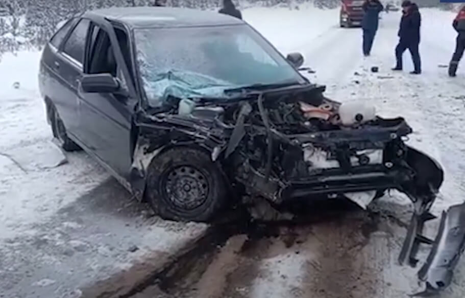 Авария в Дуванском районе: водитель ВАЗ-2112 столкнулся со встречным Renault Sandero | видео