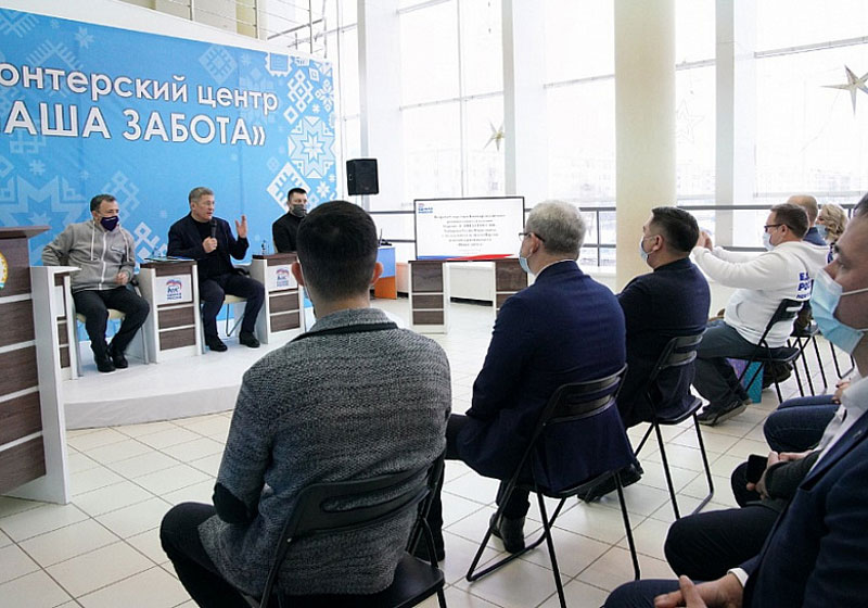 Радий Хабиров встретился в Нефтекамске с волонтерами проекта "Наша забота"