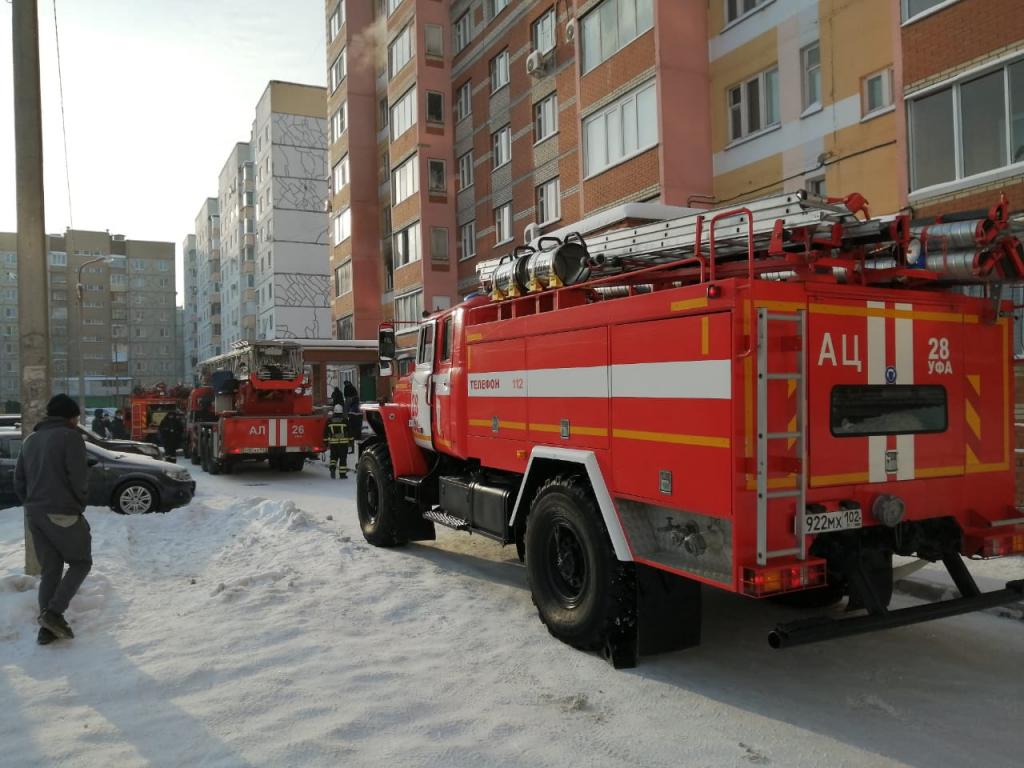 В Уфе из-за пожара в многоквартирном доме эвакуировали 40 человек