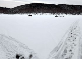 В Нуримановском районе лед на водохранилище превратился в оживленную автотрассу