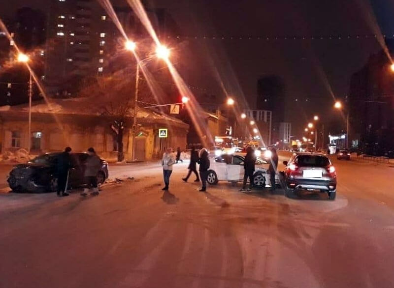 Массовая авария: на улице Цюрупы столкнулись 3 автомобиля