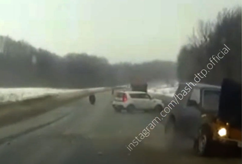 Авария в Башкирии: на трассе Уфа-Янаул у грузовика отлетели колеса на встречные машины | видео