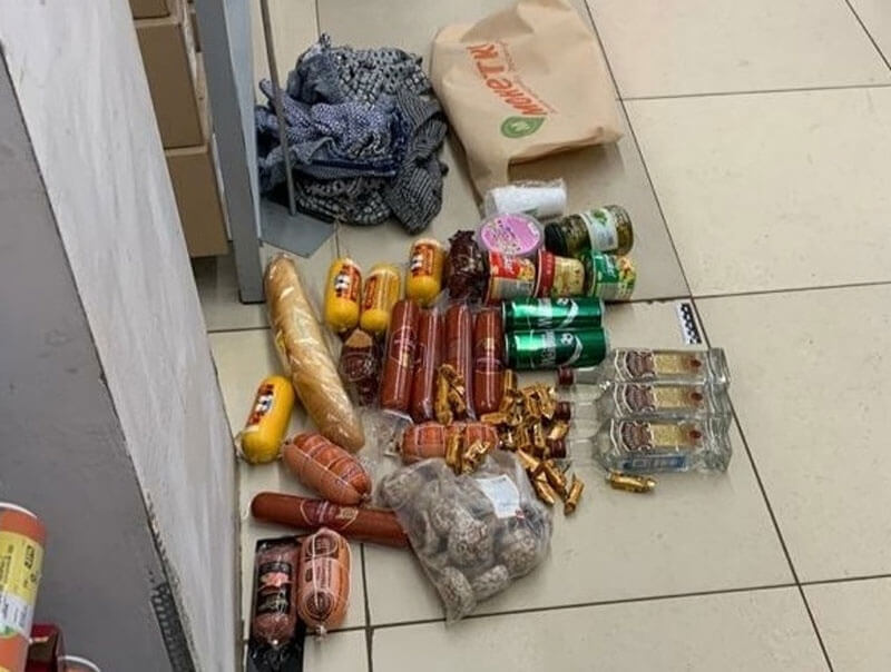 Житель Мелеуза пытался украсть из магазина продукты, водку и нижнее белье