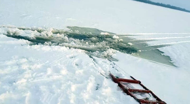 В Иглинском районе водитель на снегоходе провалился под лед