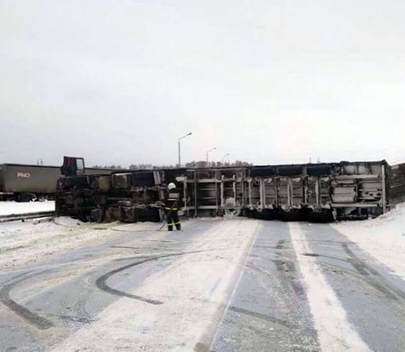 В Башкирии из-за опрокинувшейся фуры перекрыли трассу М-5 «Урал»