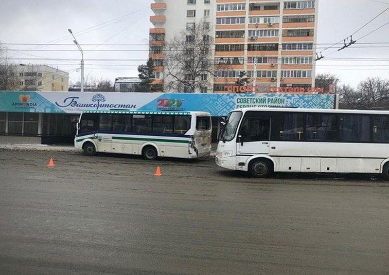 ДТП в Уфе: возле остановки столкнулись два автобуса