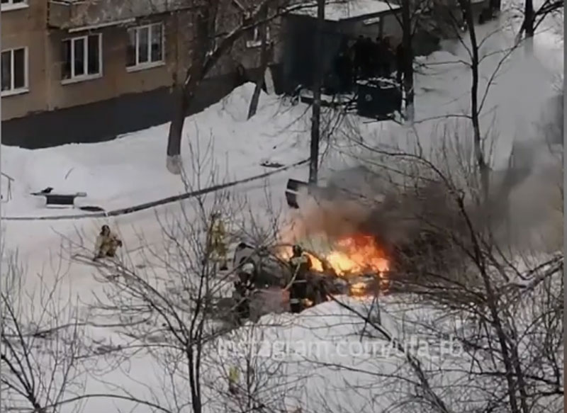В Уфе водитель получил ожоги, пытаясь спасти свою машину | видео