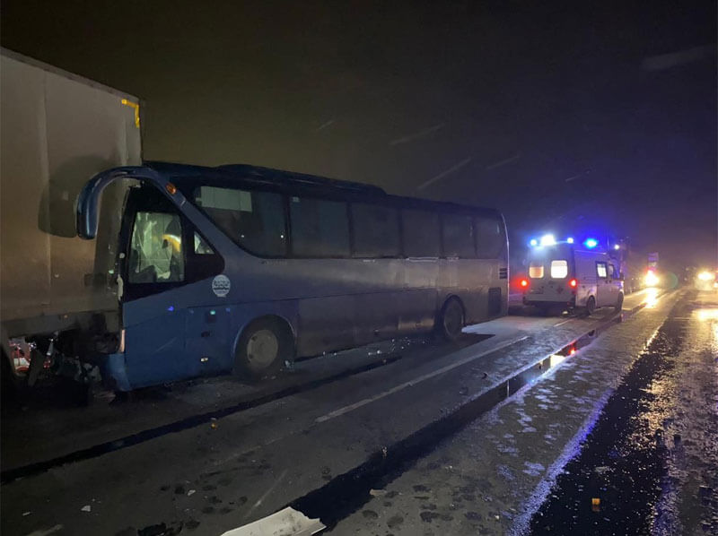 Авария в Иглинском районе: столкнулись 2 встречные фуры и пассажирский автобус, погибли двое | ВИДЕО