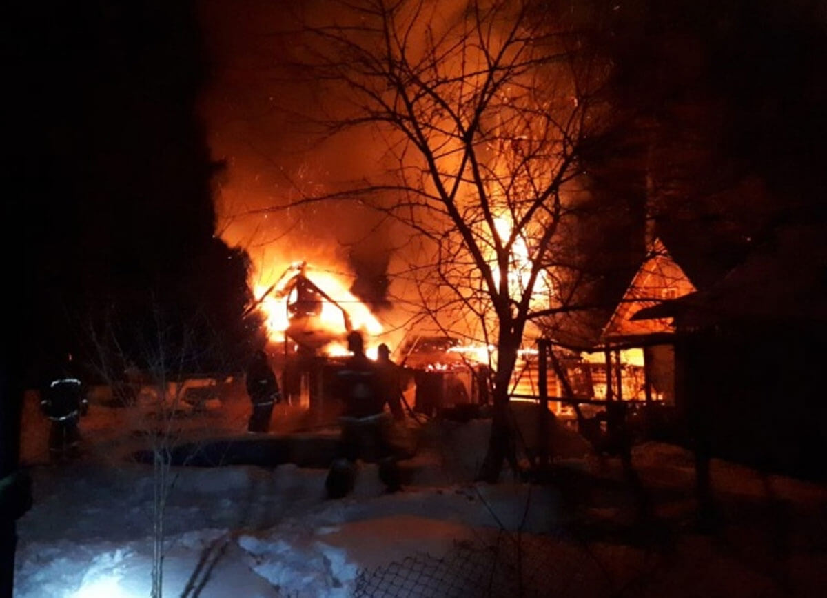 Пожар в Уфе: в садовом товариществе «Радуга» сгорела женщина | видео