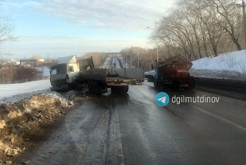 Авария на Бирском тракте: столкнулись грузовик МАЗ и встречный "Hyundai Solaris"