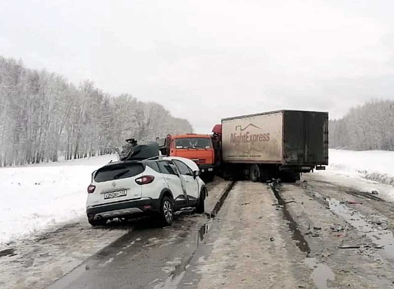 Авария в Бирском районе: на автодороге Уфа-Янаул столкнулись "Renault Kaptur" и встречный грузовик "MAN"