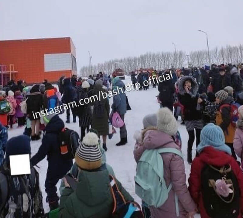 В Уфе массово эвакуируют школы из-за сообщений о бомбе