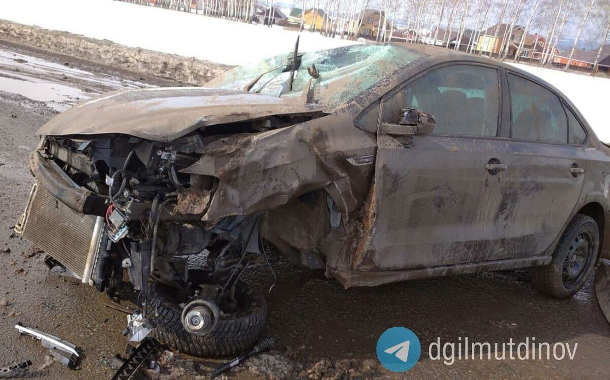 Авария в Янаульском районе: пьяный водитель за рулём Volkswagen Polo совершил опрокидывание на проезжей части
