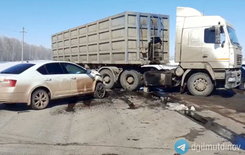 Авария в Туймазинском районе: легковушка врезалась в грузовик