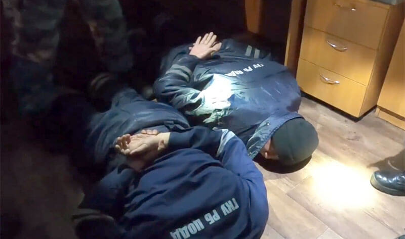 В Баймаке за взяточничество задержали 8 сотрудников весового контроля | видео