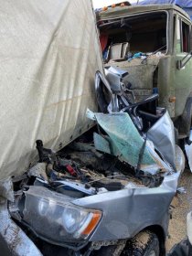 Авария под Уфой: легковой автомобиль зажало между грузовиками, двое погибли | видео