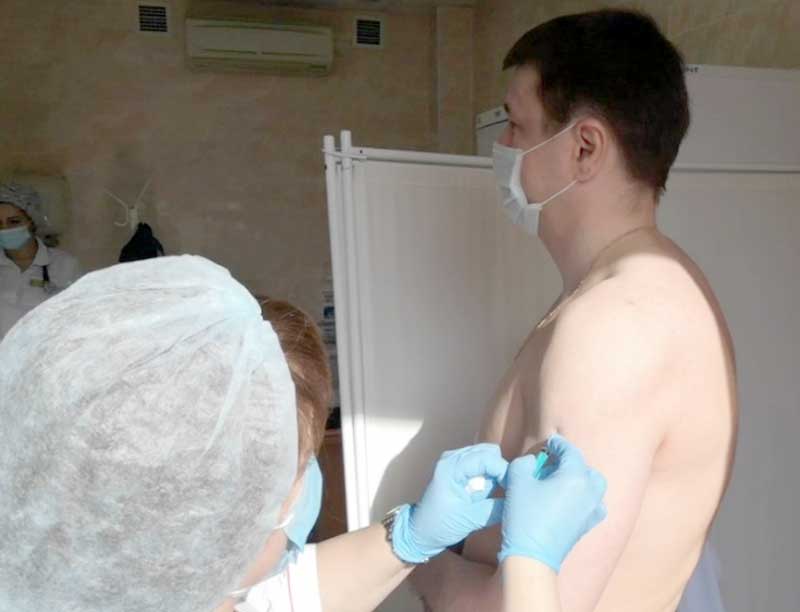 Министр здравоохранения Башкирии вакцинировался от коронавируса
