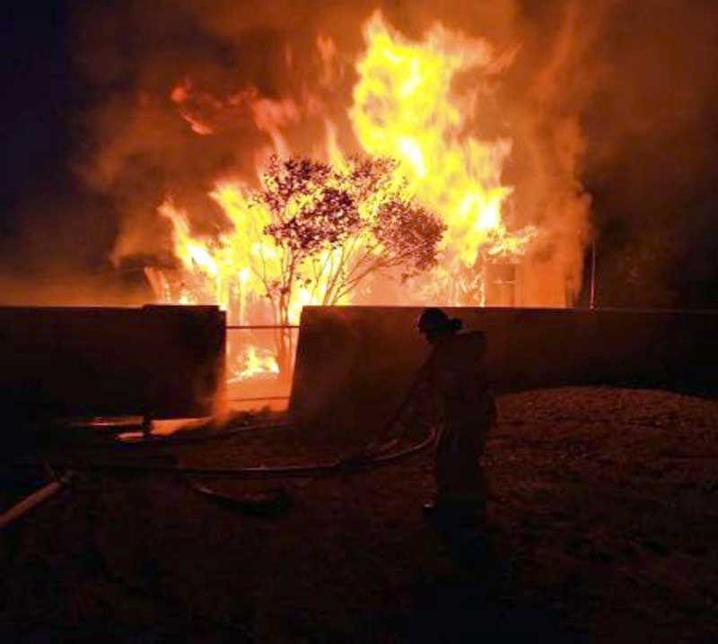 Пожар в Уфе:  в деревянном доме сгорели два человека