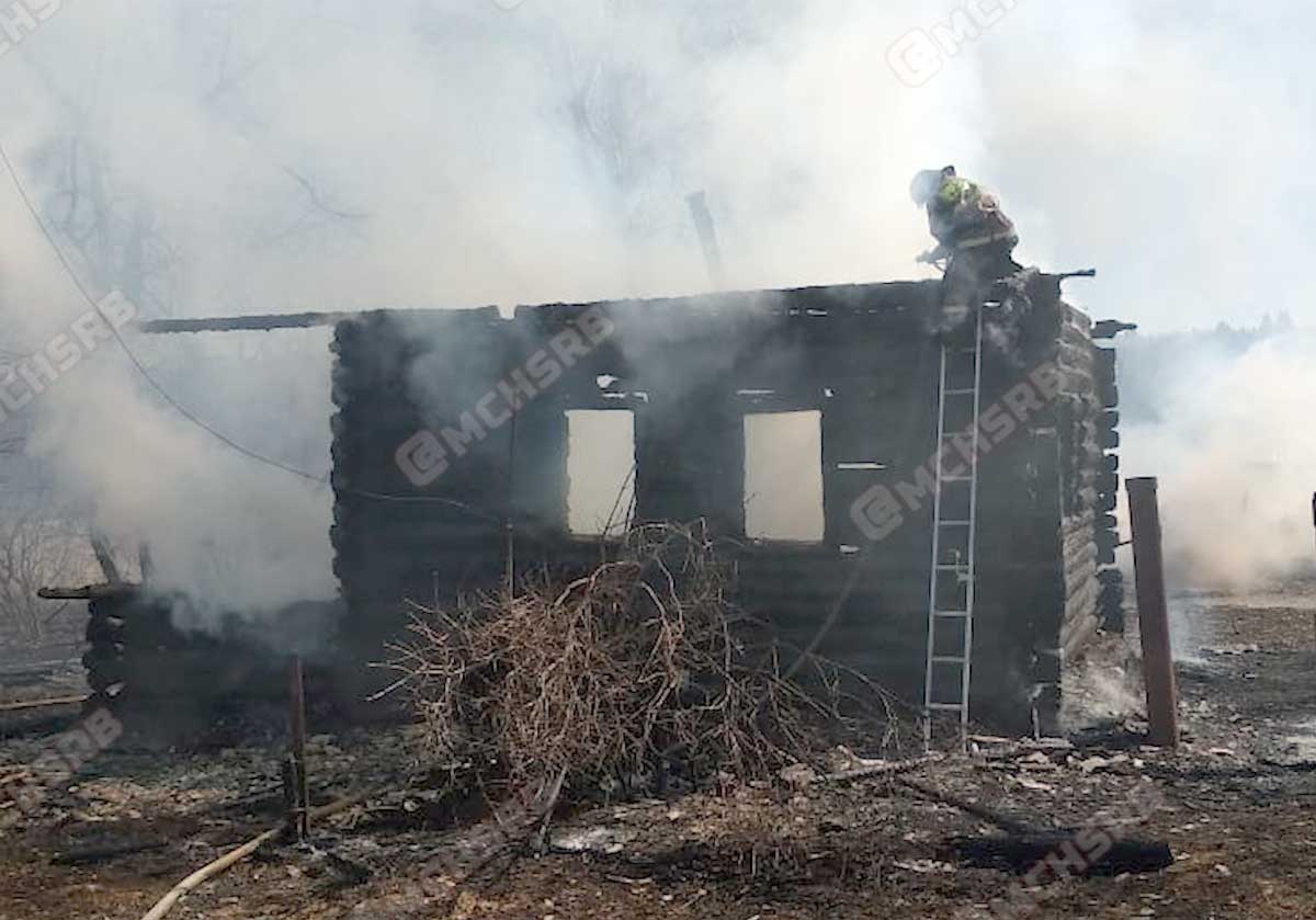 Крупный пожар в Янаульском районе: сгорели дом и дворовые постройки, два человека погибли