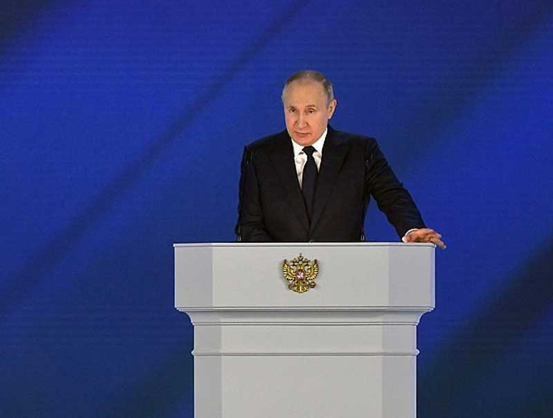 Путин: госуслуги будут предоставляться дистанционно