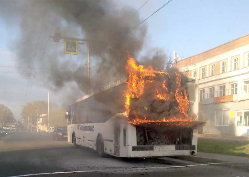 В Уфе загорелся маршрутный автобус