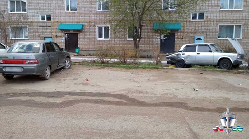 В Бирске пьяный мужчина угнал машину и разбил на ней три других автомобиля
