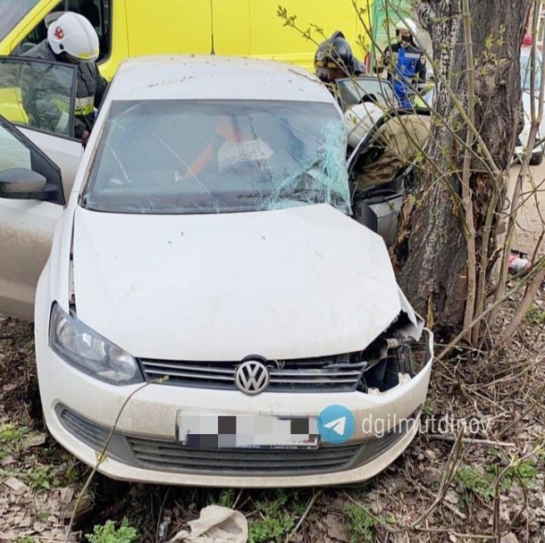 Авария в Стерлитамаке: водитель «Фольксваген Поло» погиб, врезавшись в дерево
