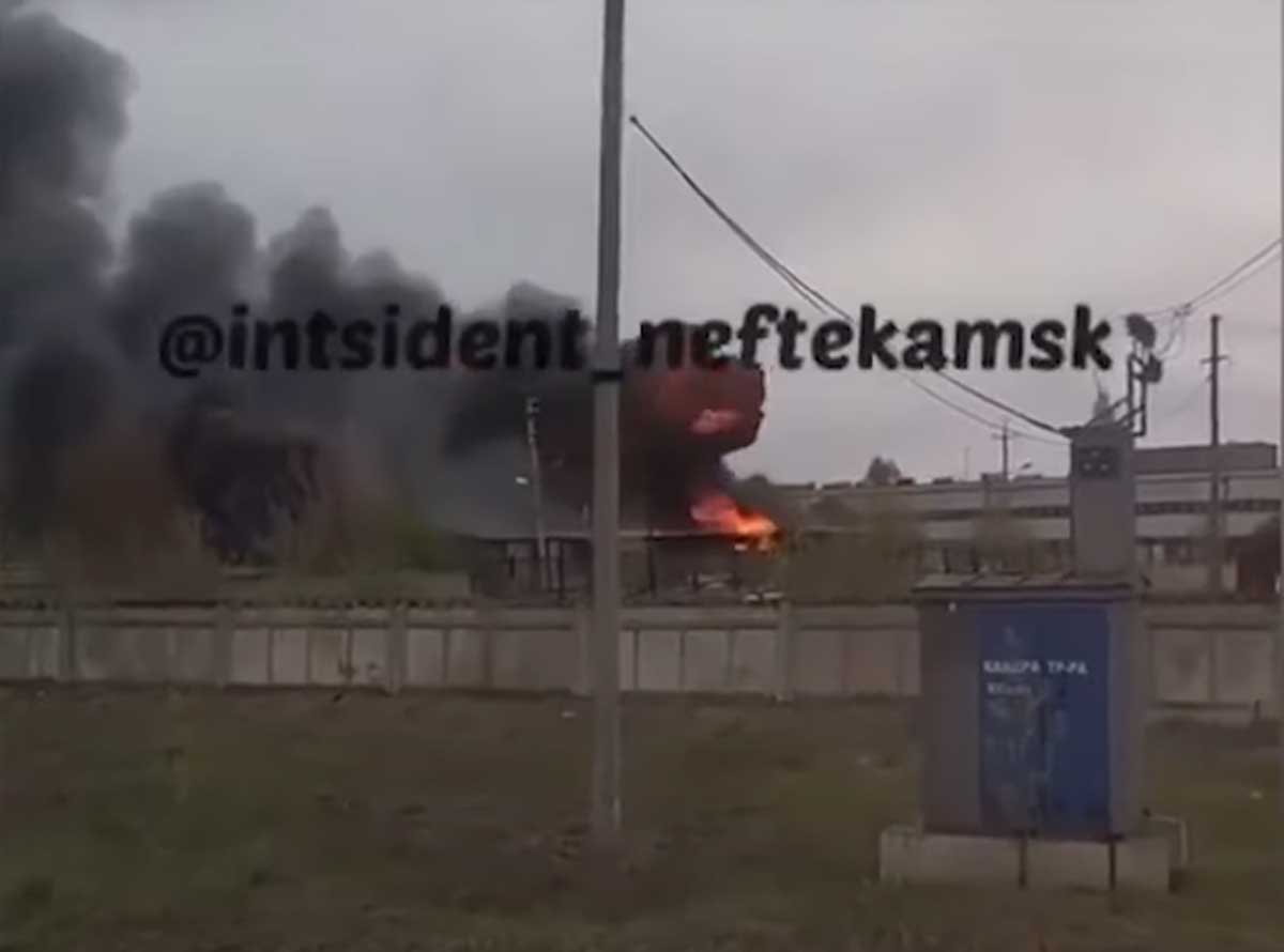 В Нефтекамске произошел крупный пожар на мебельной фабрике | видео