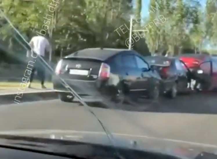 Массовое ДТП в Уфе: водитель иномарки устроил аварию с 4 автомобилями | видео
