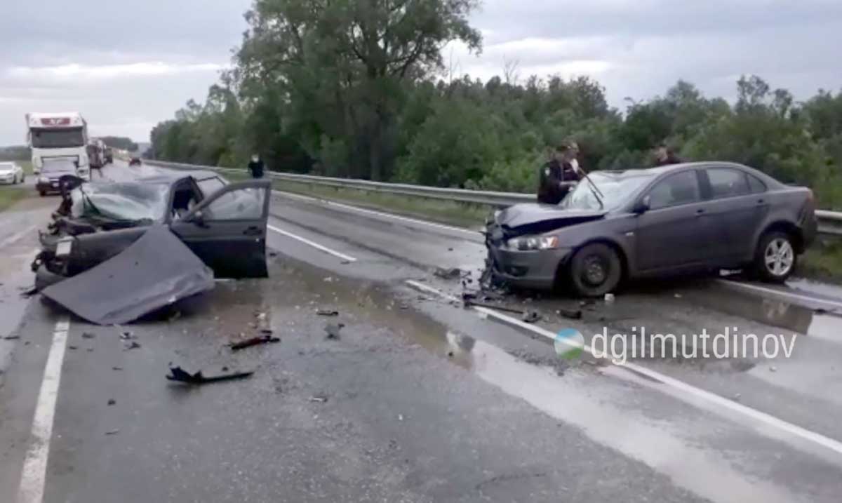 Авария в Архангельском районе: столкнулись "Лада Приора"  и встречная "Mitsubishi Lancer"