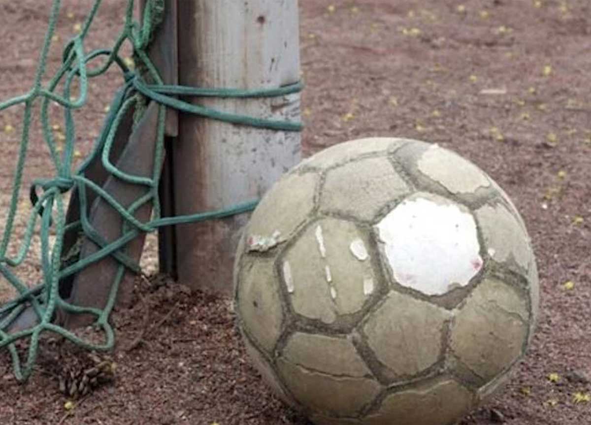 В Уфе футбольные ворота упали на подростка