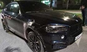 Авария в Уфе: водитель «легковушки» протаранил припаркованные машины | видео