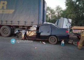 Авария в Башкирии: водитель "Daewoo Nexia" въехал в стоящий грузовик "Daf"