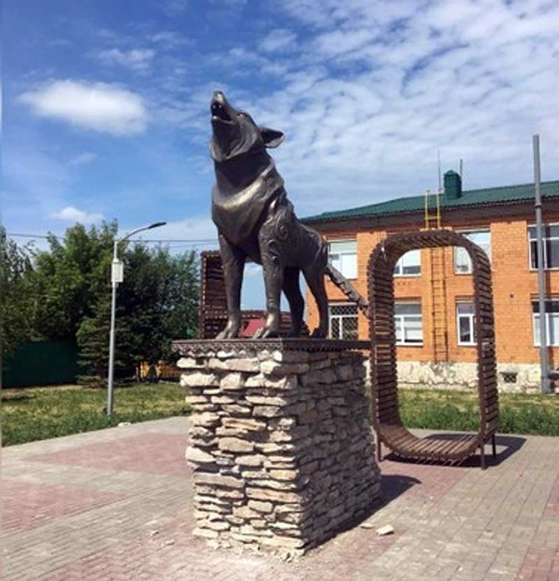 В Бураевском районе Башкирии установили арт-объект в виде волка