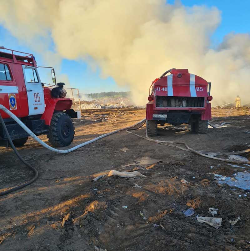 В Кушнаренковском районе Башкирии 10 единиц пожарной техники тушат мусорный полигон
