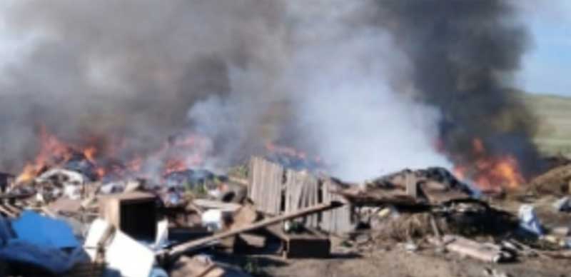 В Баймаке вновь загорелась мусорная свалка