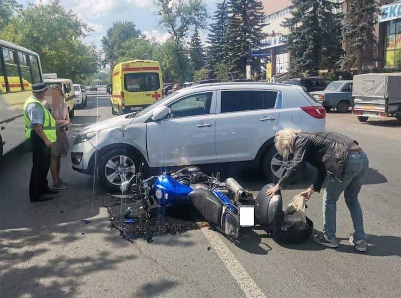 Авария в Уфе: автоледи за рулем Kia Sportage сбила мужчину на мотоцикле «Honda»