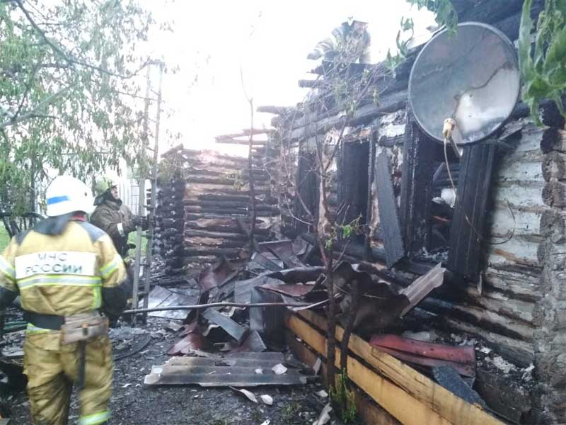 В Башкортостане при пожаре в жилом доме погибли отец с дочерью